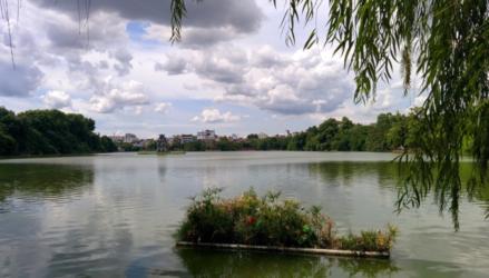 Hoàn Kiếm Lake