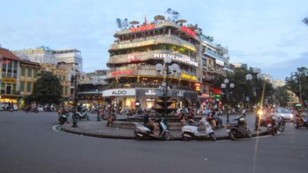 Đài phun nước in the evening