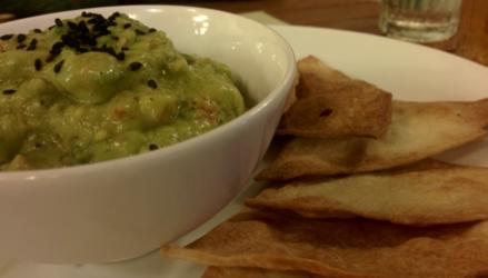 Guacamole and baked nachos